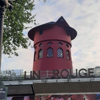 Paris : Les ailes du mythique Moulin Rouge se sont effondrées